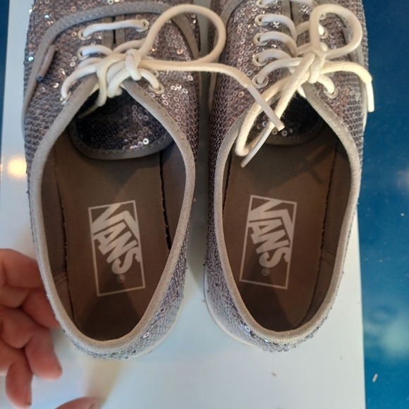 Retro vans off the wall - Picture 4 of 5